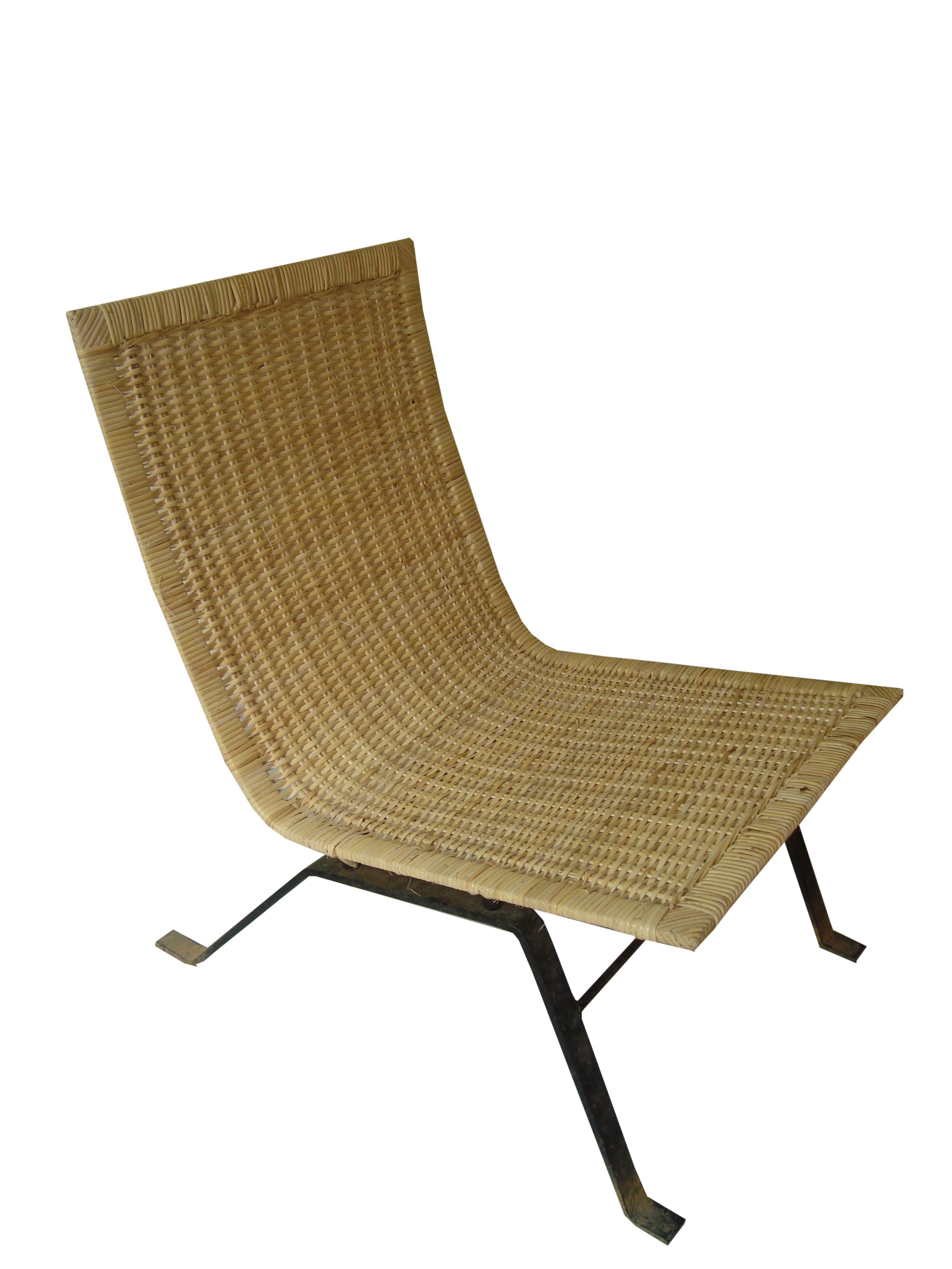 Inclined lounge chair made of rattan with wrought iron legs